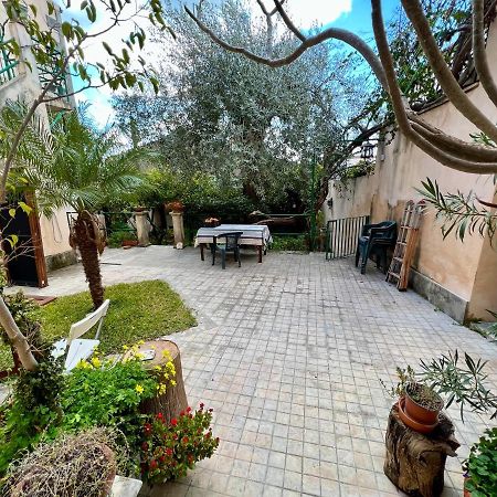 فيلا House With Garden نوتو المظهر الخارجي الصورة