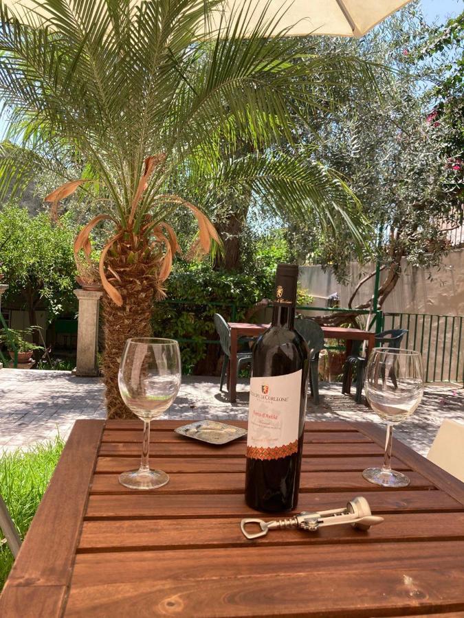 فيلا House With Garden نوتو المظهر الخارجي الصورة