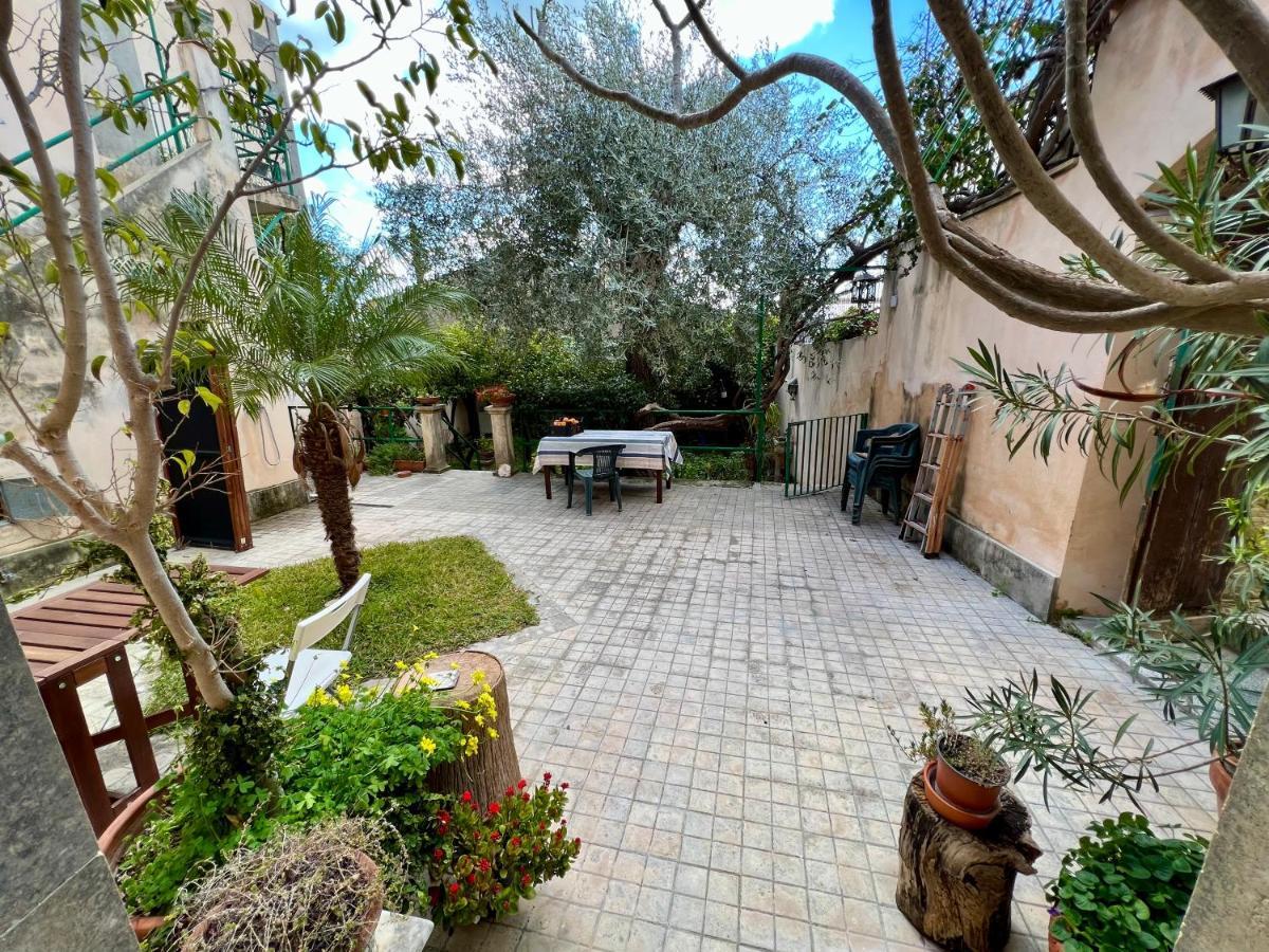 فيلا House With Garden نوتو المظهر الخارجي الصورة